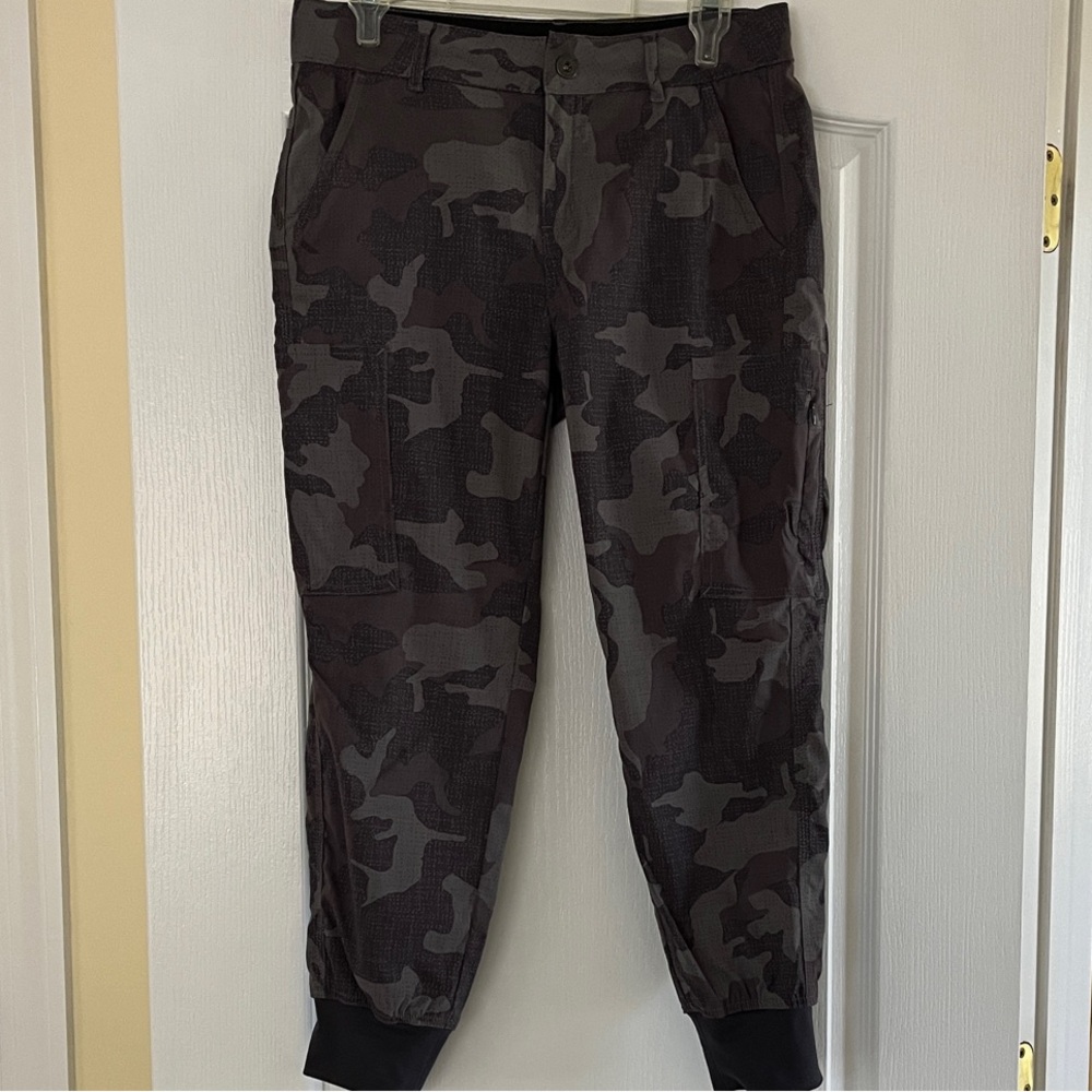 Prana Women's Dark Gray Camouflage Cargo Joggers